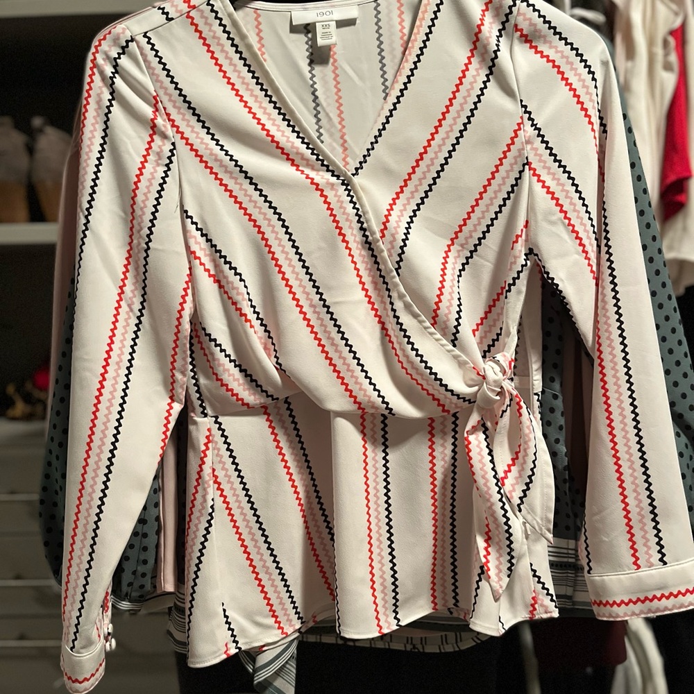 EUC 1901 Wrap top